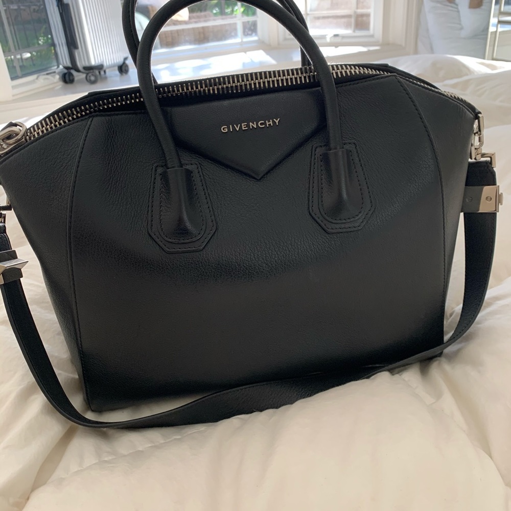 Givenchy Médium leather satchel bag